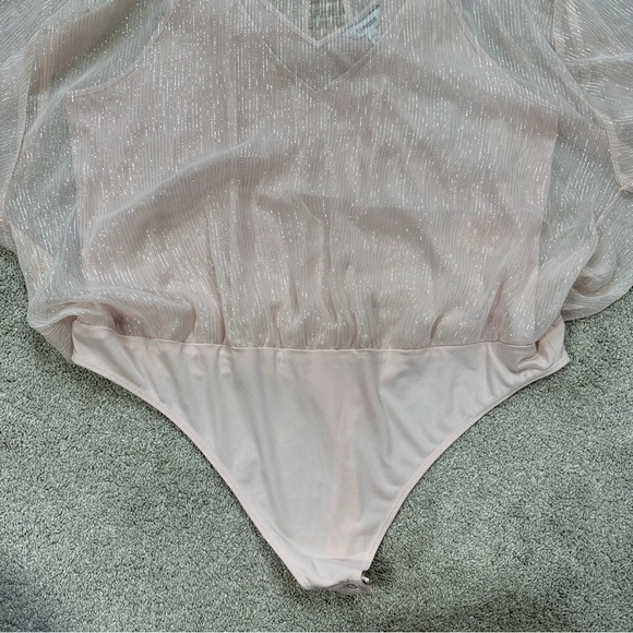 NWT Express Women’s Light Pink Metallic Chiffon Overlay Bodysuit Longsleeve XL - Picture 5 of 13